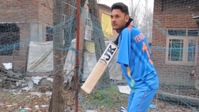 Arms lost, Kashmir braveheart wins cricket laurels