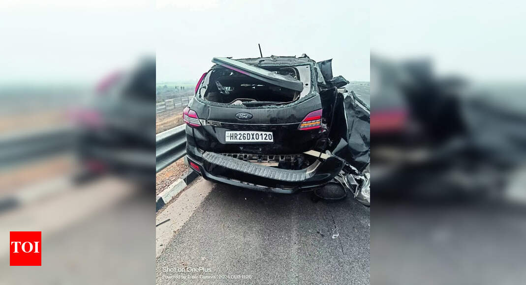 SUV Rams Truck: 2 Die as SUV Rams Truck on E-way in Fog Nuh | Latest ...