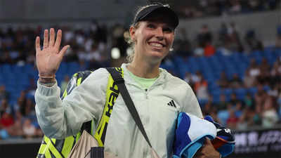 Caroline Wozniacki into Australian Open second round after injury withdrawal