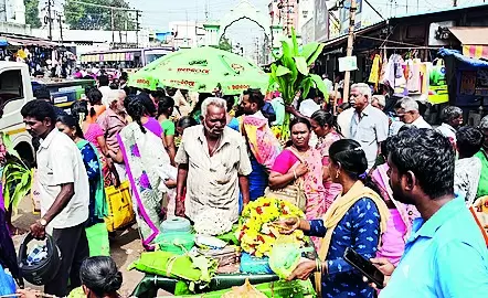 Trichy LastMinute Pongal Shopping Trichy Shops Buzzing with Activity