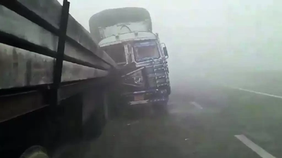2 truck drivers die in 10-vehicle pileup amid dense fog on EPE