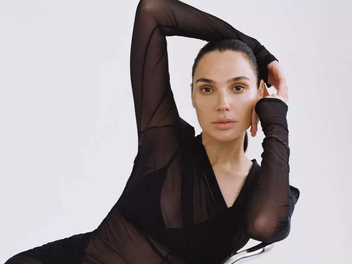 Gal Gadot stands in solidarity with the families of hostages on the 100th  Day of crisis