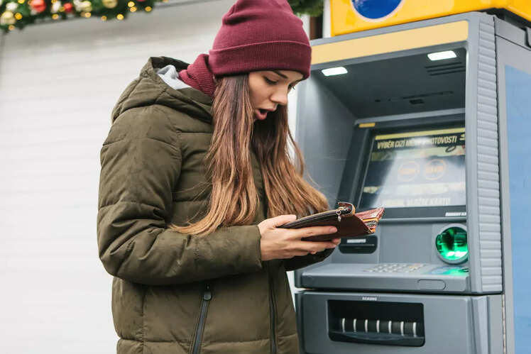 Stay alert at ATMs