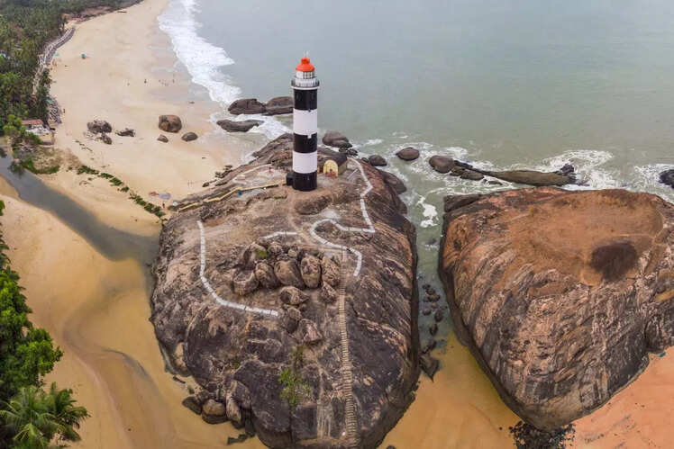Kaup Lighthouse and Beach