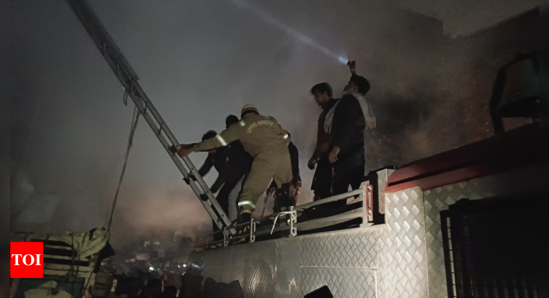 Fire Breaks Out In Commercial Cum Residential Building In Kanpur 28 People Rescued Kanpur