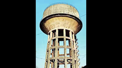 Kolhapur civic body installs temporary cover on old water tank at Tararani Chowk