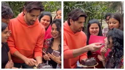 Sidharth Malhotra cuts cake with his fans as he celebrates his birthday with them - See photos