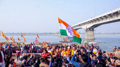 Congress leaders take holy dip in Saryu upon reaching Ayodhya