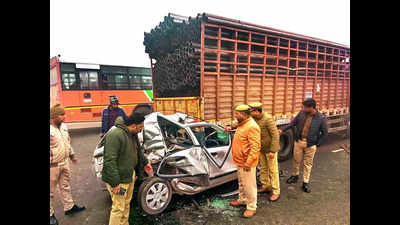 10-vehicle pile-up leaves six injured near Dadri