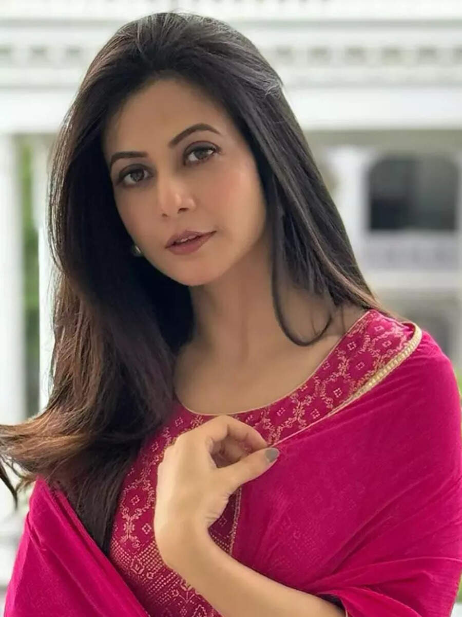 Koel Mallick Is A Stunning Display Of Simplicity And Grace In Royal 