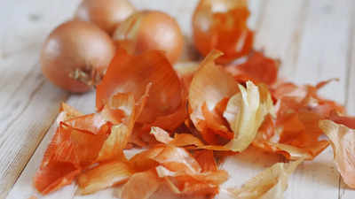 Unique uses of onion and garlic peels