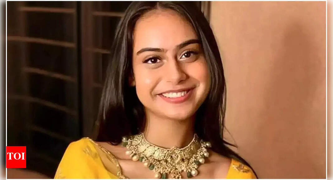 Throwback! Nysa Devgan corrected Paps to pronounce her name correctly