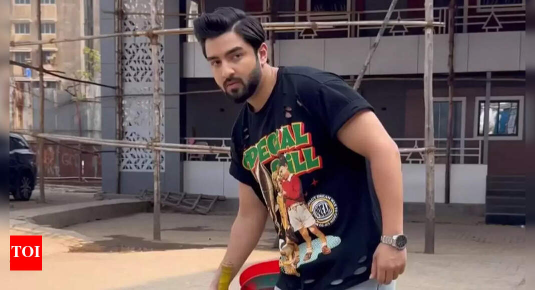 From scripts to sixes: Bhagya Lakshmi&rsquo;s Rohit Suchanti shows off his cricket skills on the sets of the show &ndash; Times of India