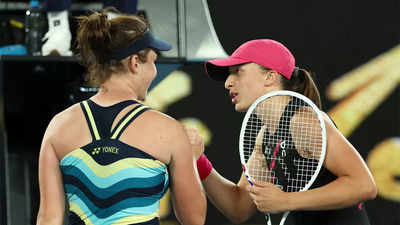 Teenager Linda Noskova stuns top seed Iga Swiatek in Australian Open third round