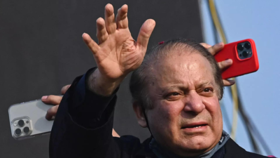 Eight people arrested for using foul language against Nawaz Sharif and his family: Police