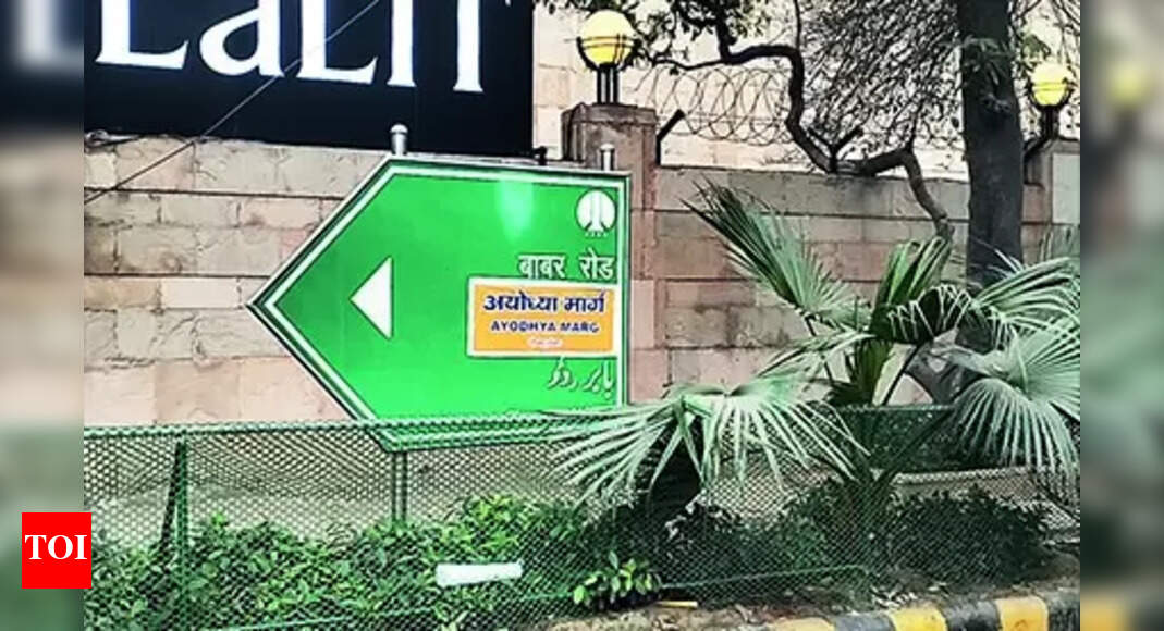 Activists Deface Signboards: Activists deface signboards in Lutyens ...
