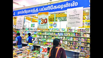 Closing act: Book stalls buzz with last-minute discounts