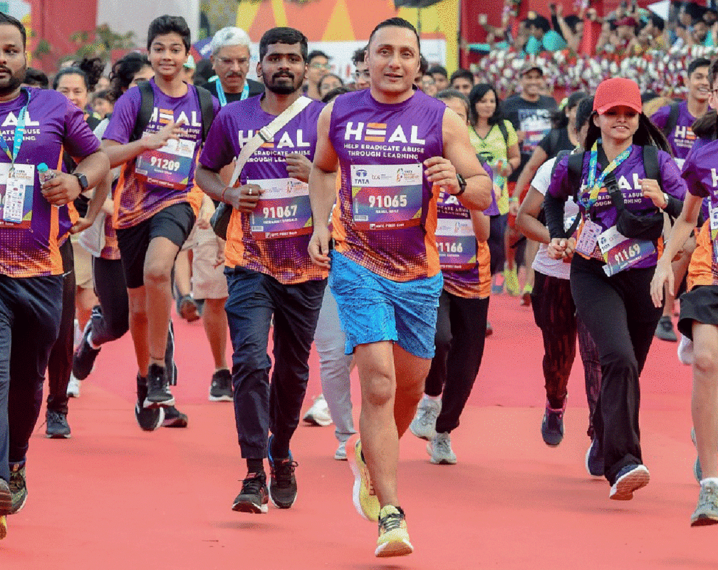 
Rahul Bose, Kalki Koechlin, Tara Sharma participate in the Tata Mumbai Marathon 2024
