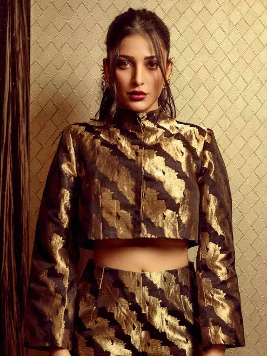 Shruti Haasan steals the spotlight in black and golden co-ord set ...