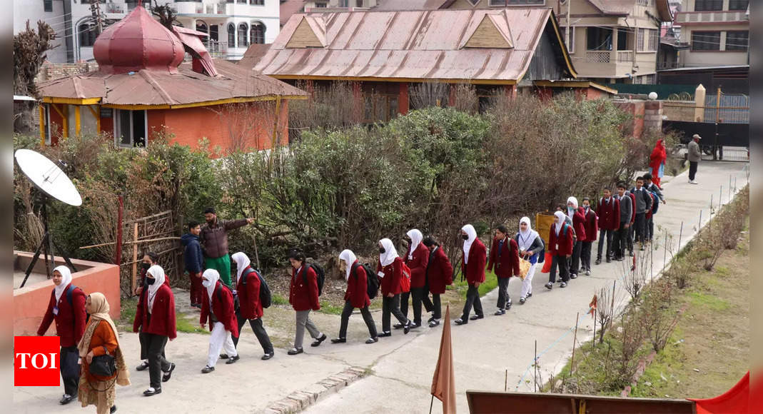 Jammu Schools Extend Winter Break Until January 27 Amidst Harsh Cold |