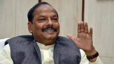 Governor offers Rs 1 lakh to distressed woman in Jajpur district
