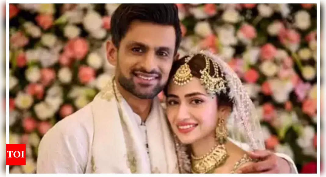 Shoaib Malik and Sana Javed share UNSEEN photo from their wedding | Hindi Movie News