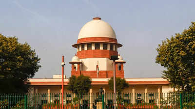 Supreme Court issues notice to Maharashtra CM Eknath Shinde on Uddhav faction plea against speaker's order