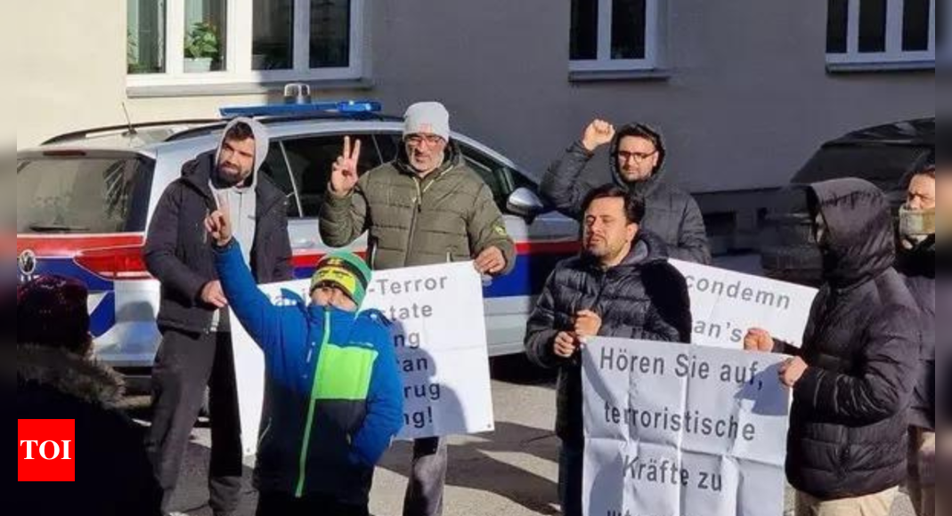 Anti-Pakistan Protest by Afghan Diaspora in Front of Pak Embassy in Vienna | World News – Times of India