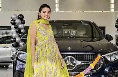 Helly Shah brings home an expensive new car on the auspicious occasion of Ram Mandir inauguration; says 'What better day than today'