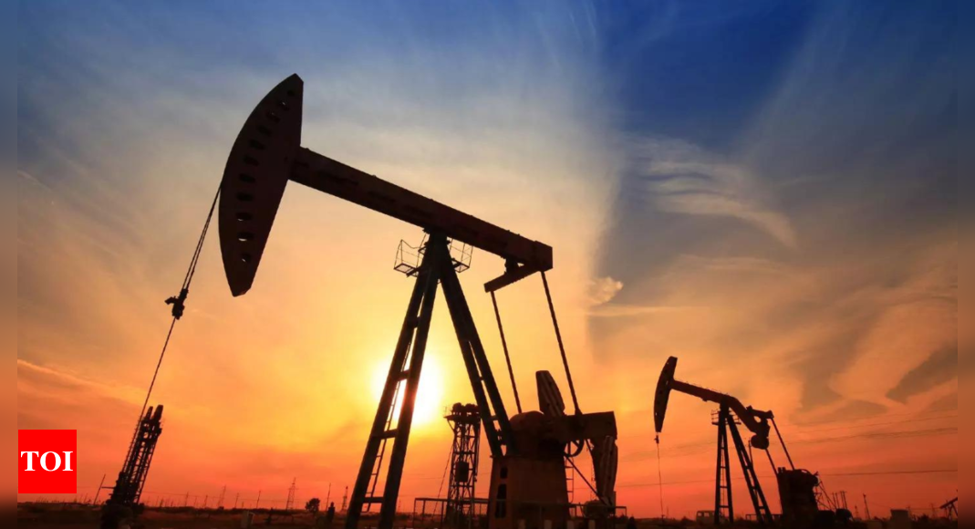 Latest News: Oil Slips as Economic Concerns Eclipse Geopolitical Tensions | International Business News – Times of India