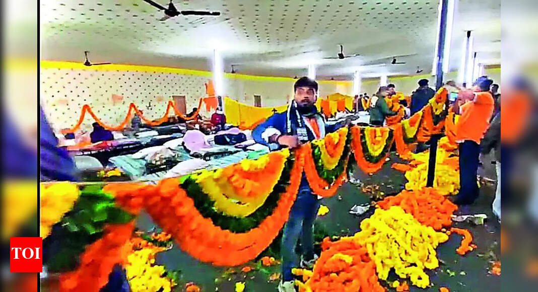 Ayodhya City Youths Decorate Ayodhya with Flowers Vadodara News
