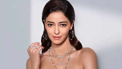 Ananya Panday REACTS to the leaked vacation pictures with rumoured beau
