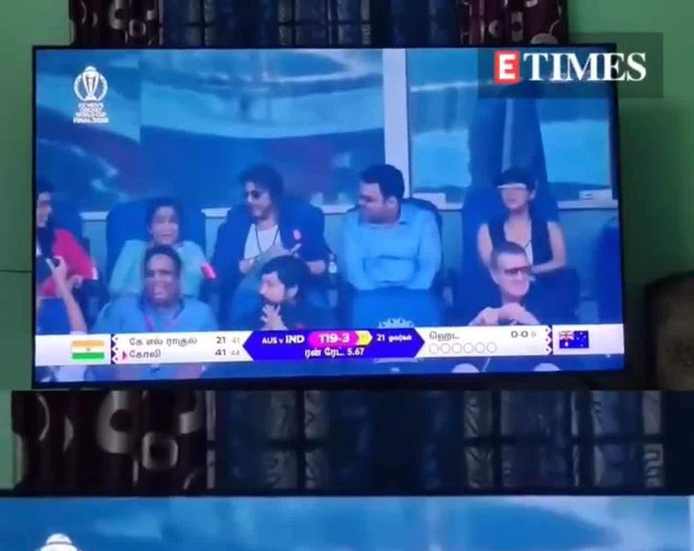 
#ShahRukhKhan's SWEET Moment With Asha Bhosle During #IndVsAus Match | #shorts
