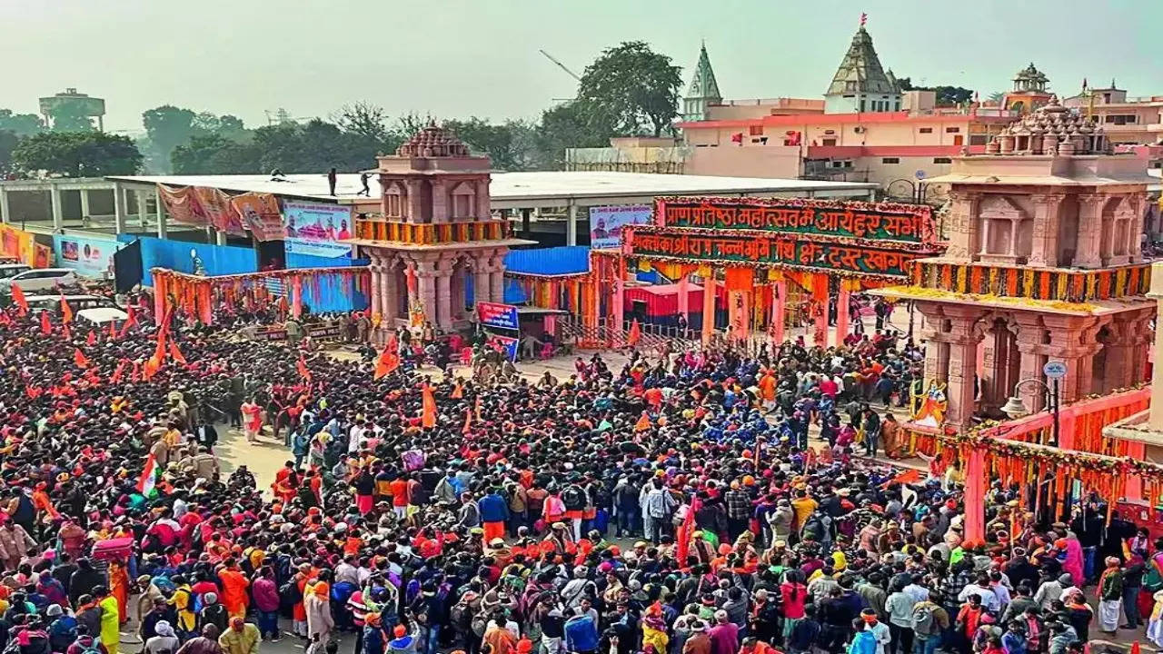 Day after Pran Pratishtha, 5 lakh get Ram Lalla's darshan | Lucknow News -  Times of India