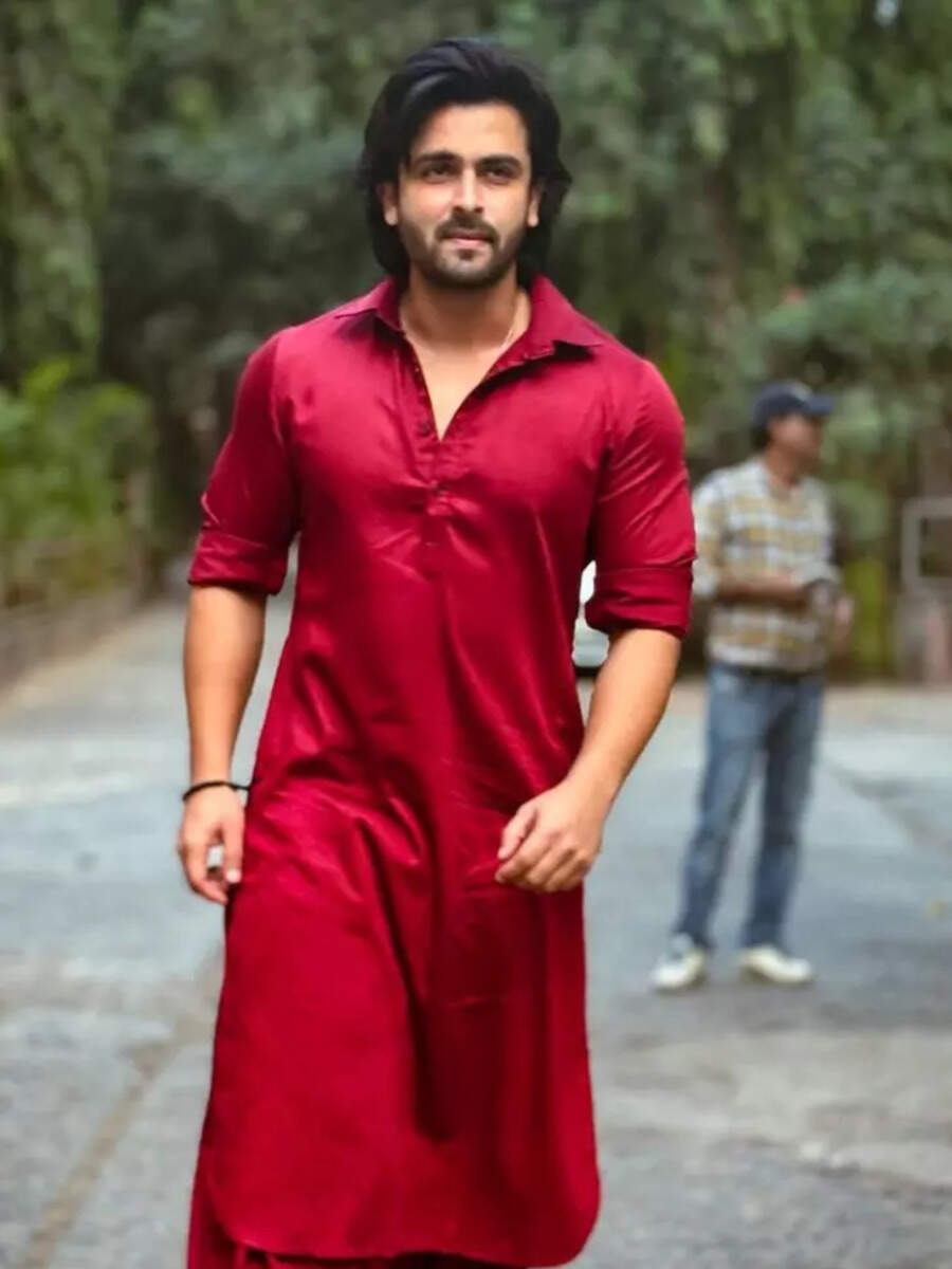 Dapper looks of Shoaib Ibrahim - Vimarsana News