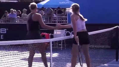 Australian Open: Ukrainian Yelyzaveta Kotliar apologizes for shaking hands with Russian opponent