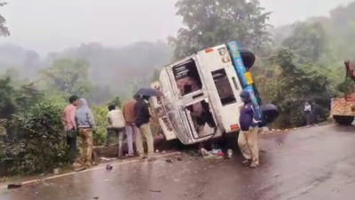 6 killed, 10 injured as Jatra troupe truck overturns in Odisha's Mayurbhanj