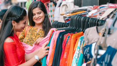 Explore Sarojini Nagar in Delhi and Fashion Street in Mumbai with these 5  key shopping tips