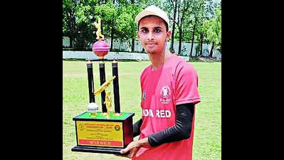 Cricketer-physio Aftab wants to shine bright for the visually impaired