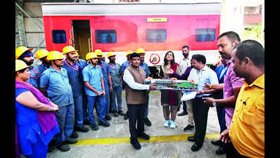 Gm Inspects Stations On Kolhapur-satara Route | Kolhapur News - The ...