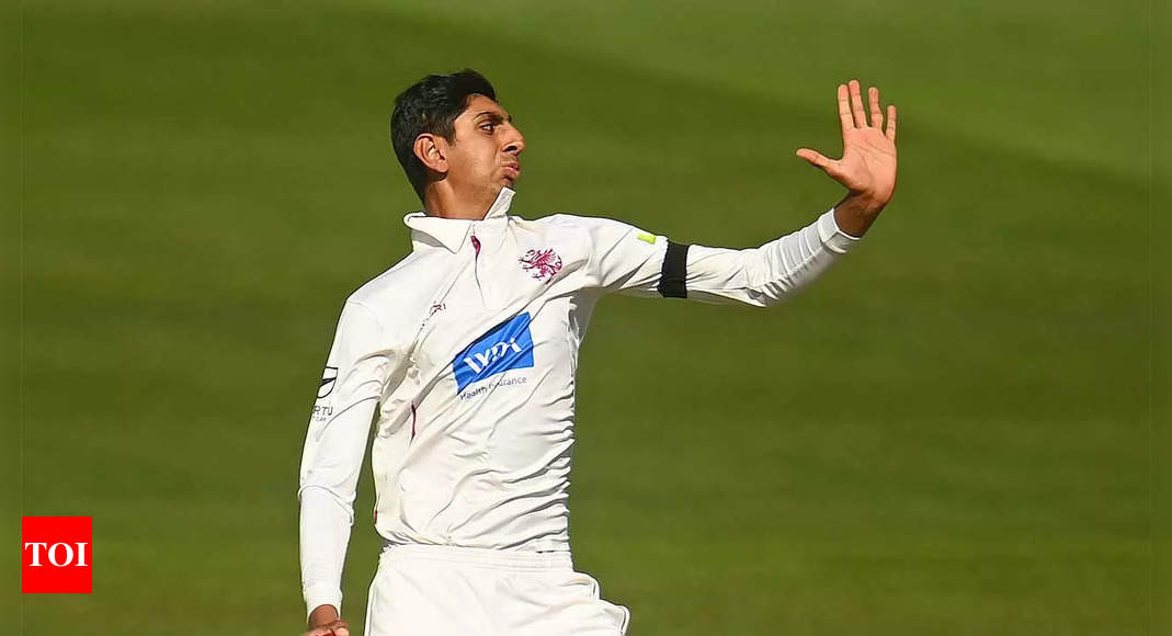 After row over visa delay Pakistan origin England spinner Shoaib