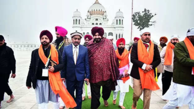 At Kartarpur Sahib gurdwara, Navjot Singh Sidhu bats for Indo-Pak trade