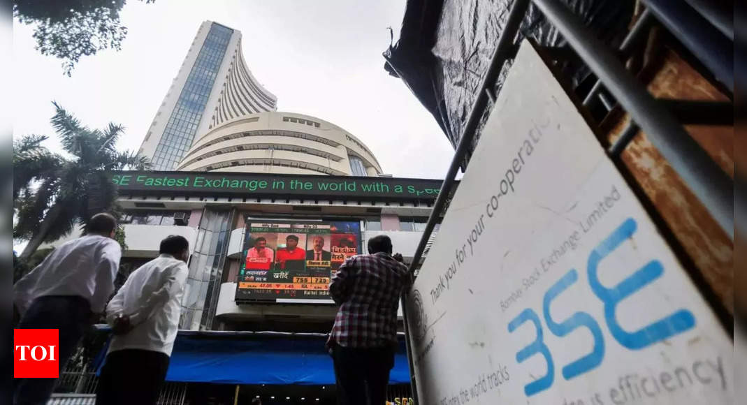 Sensex declines 359 pts on selling in IT shares, foreign fund outflows