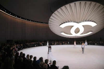 Chanel's ballet-inspired show grabs eyeballs