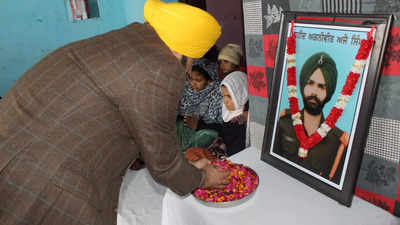 Punjab CM hands over cheque worth Rs 1 crore of financial assistance to family of Agniveer jawan martyr Ajay Kumar