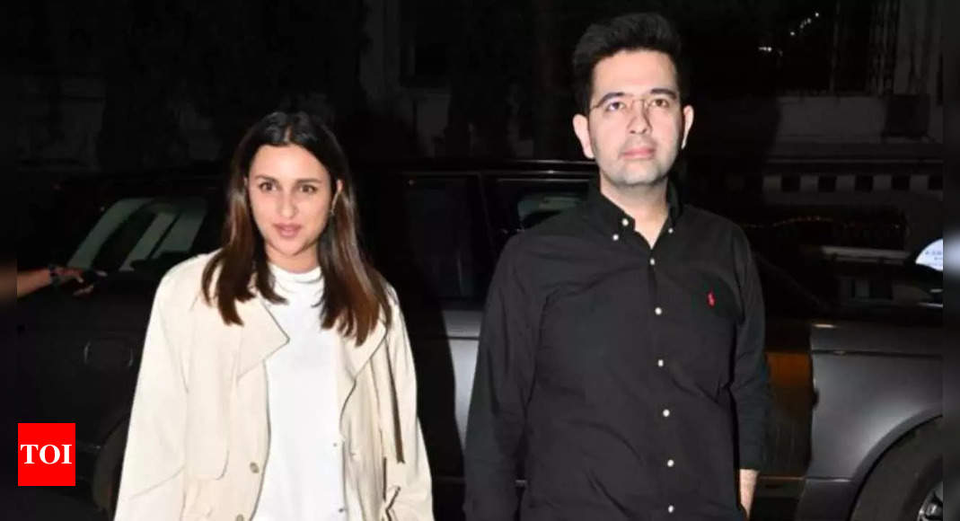 Parineeti Chopra and Raghav Chadha Spotted Together in Mumbai After New Year Vacation in London |