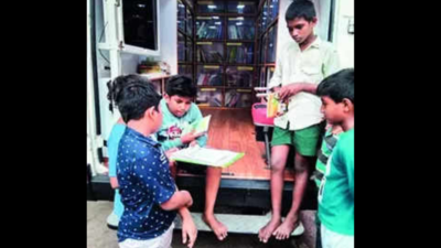 School children biggest fans of van libraries in Triplicane