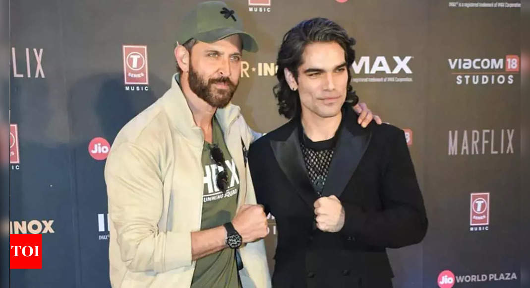 Hrithik Roshan poses with his ‘Fighter’ antagonist Rishabh Sawhney at the film’s screening – Pics inside |