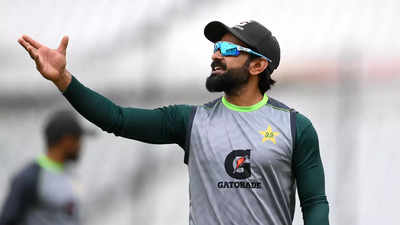Team director Muhammad Hafeez unlikely to get long-term contract from Pakistan Cricket Board