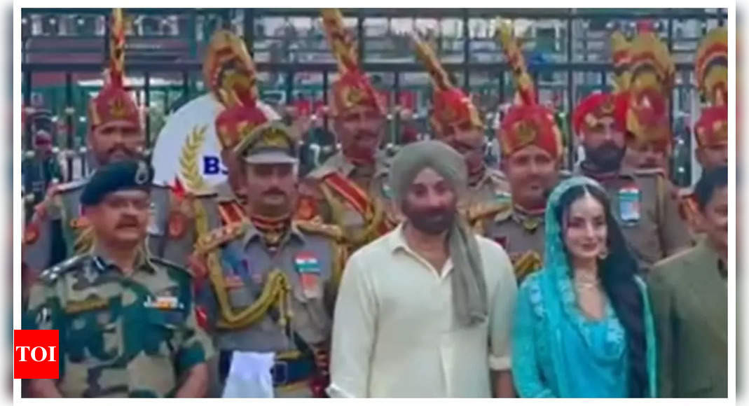 Republic Day 2024 Sunny Deol And Ameesha Patel Relive Gadar Memories   Photo 